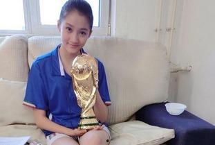 关晓彤家庭资料,星二代成长记，揭秘演艺世家背后的故事