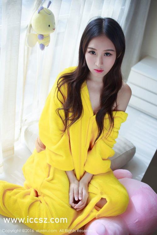 月音瞳生活照,揭秘偶像日常风采